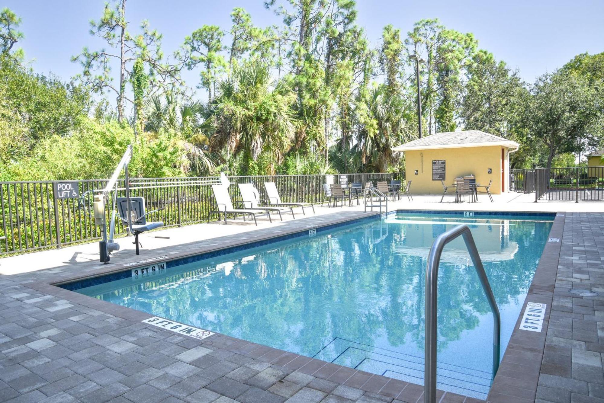 Candlewood Suites Fort Myers Interstate 75 By Ihg Dış mekan fotoğraf